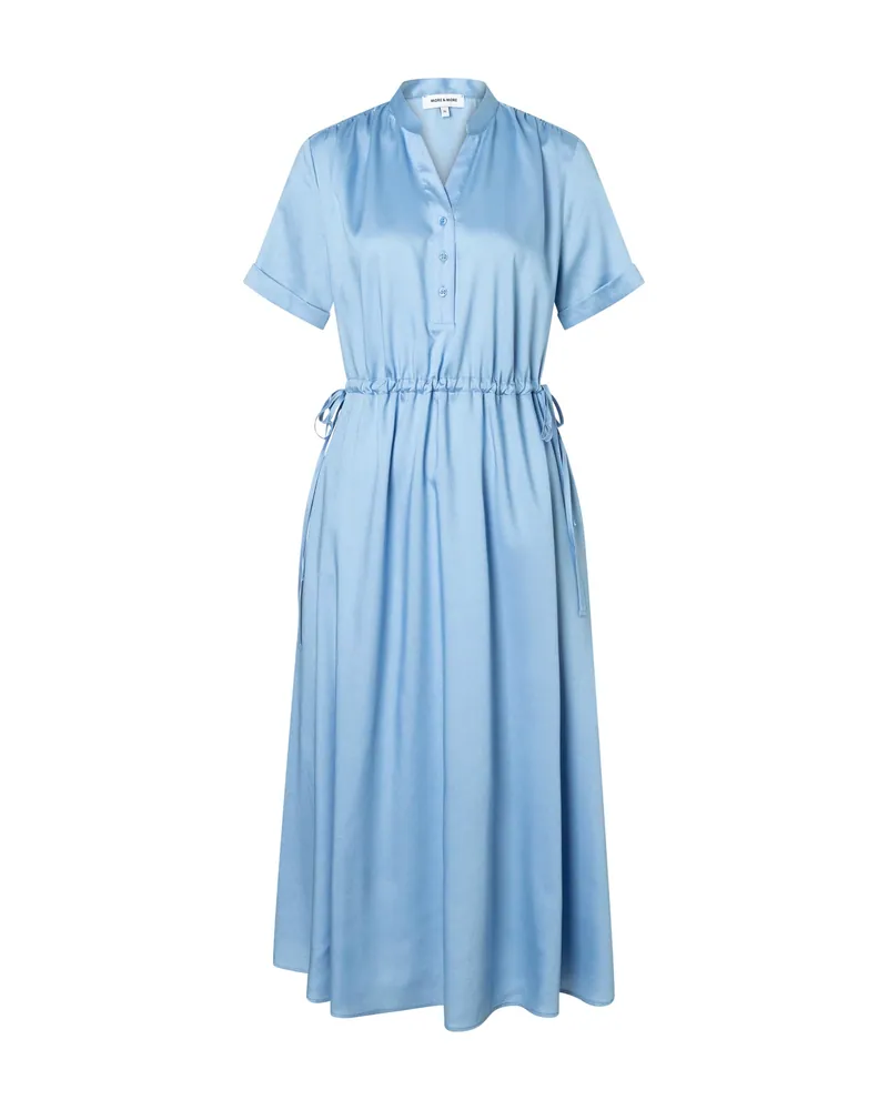 Fließendes Kleid
